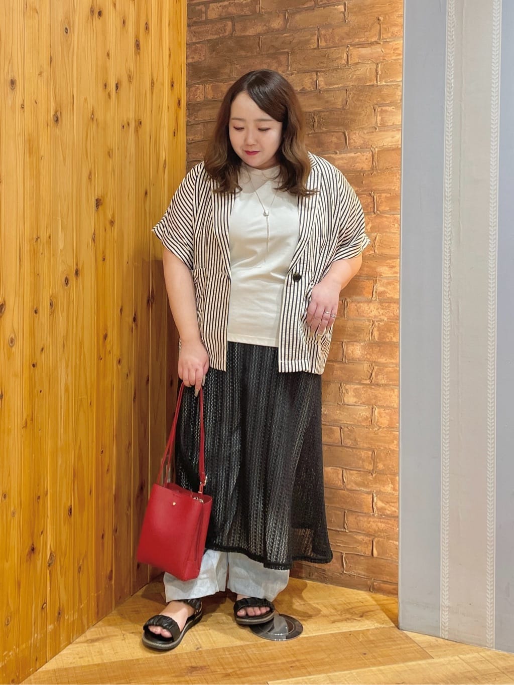 Risaさんの「SHOO･LA･RUE｜【S-LL/ひんやり/UV】二の腕をきれいにカバー ショルダータックトップス」を使ったコーディネート
