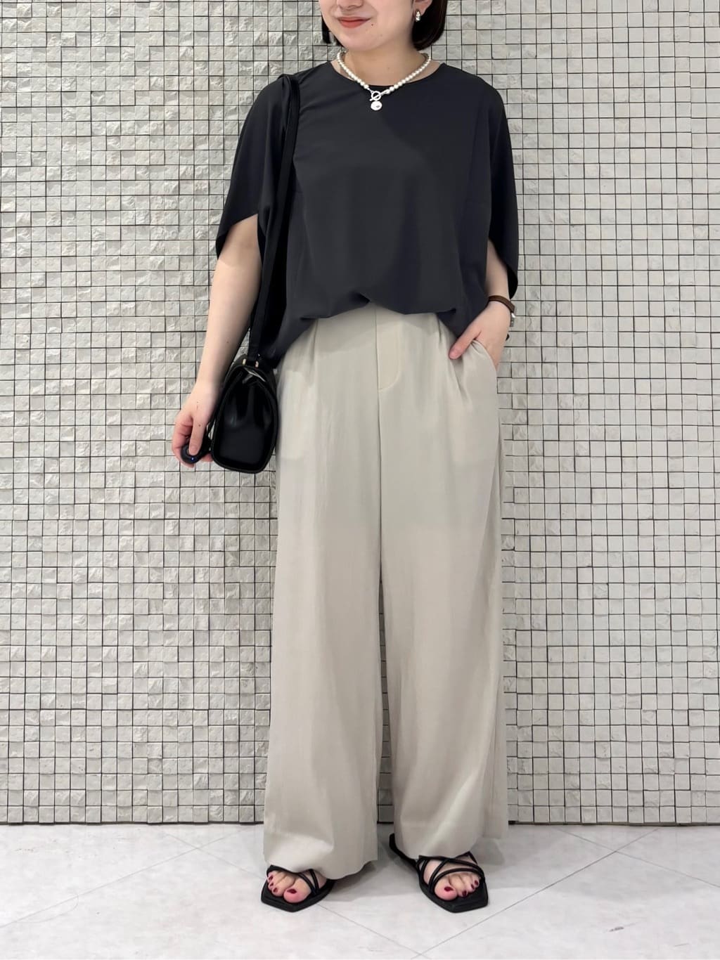 sakuさんの「INDIVI｜【体型カバー/SETUP可能】ジョーゼット　ドルマンブラウス」を使ったコーディネート