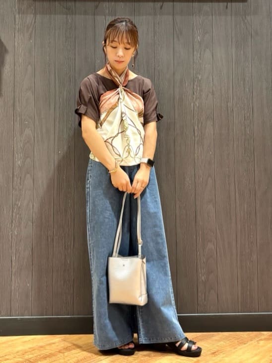 meiさんの「SHOO･LA･RUE｜【S-LL/UV/プチプラ】お袖タックで好印象 デザインTシャツ」を使ったコーディネート