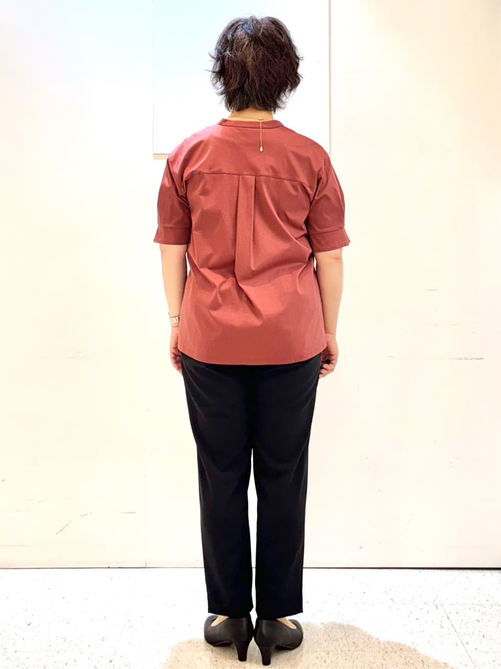 ヤスコさんの「Reflect｜【すっきり見え！長め丈／マシンウォッシュ可】スキッパーネックジャージトップス」を使ったコーディネート