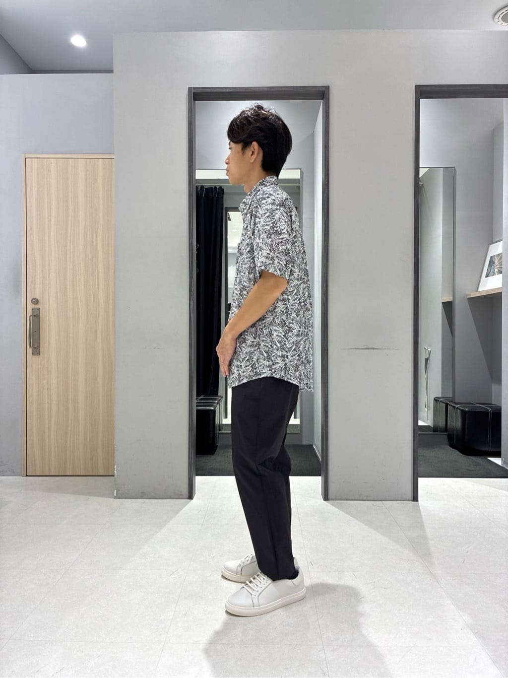 わいずみさんの「TAKEO KIKUCHI｜【3Dナイロンストレッチ】スリムイージーパンツ」を使ったコーディネート