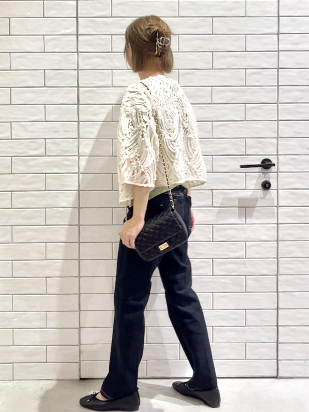 しおりさんの「OPAQUE.CLIP｜シアー刺繍レース前開きブラウス【洗濯機洗い可】」を使ったコーディネート