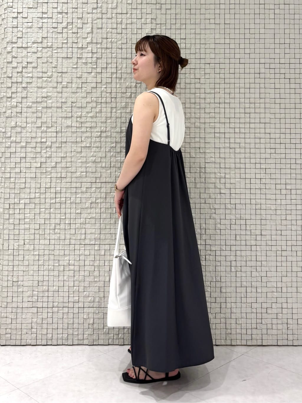 sakuさんの「INDIVI｜【UVケア】エアリージョーゼット キャミワンピース」を使ったコーディネート