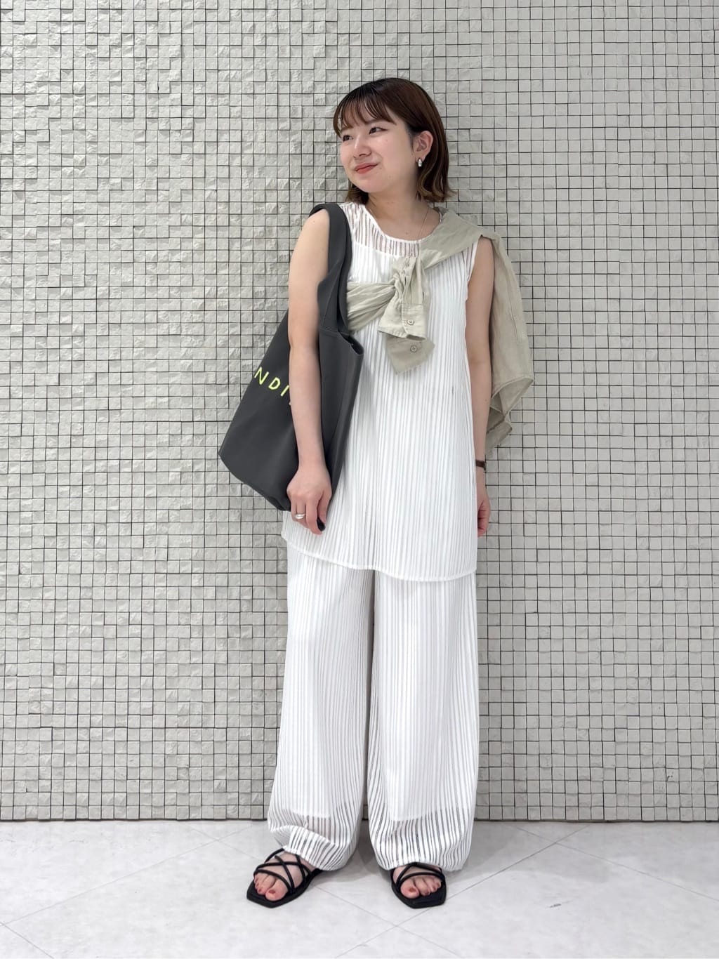 sakuさんの「INDIVI｜【洗える／セットアップ可能】ラッセルチュニック」を使ったコーディネート