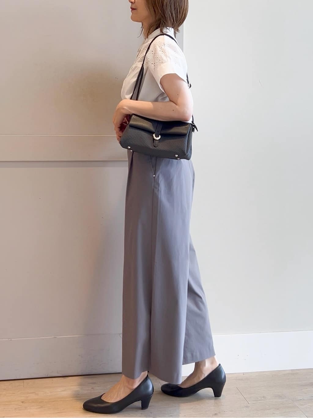 yamakoさんの「grove｜涼やかさと上品さを兼ね備えた　レースシャツブラウス」を使ったコーディネート