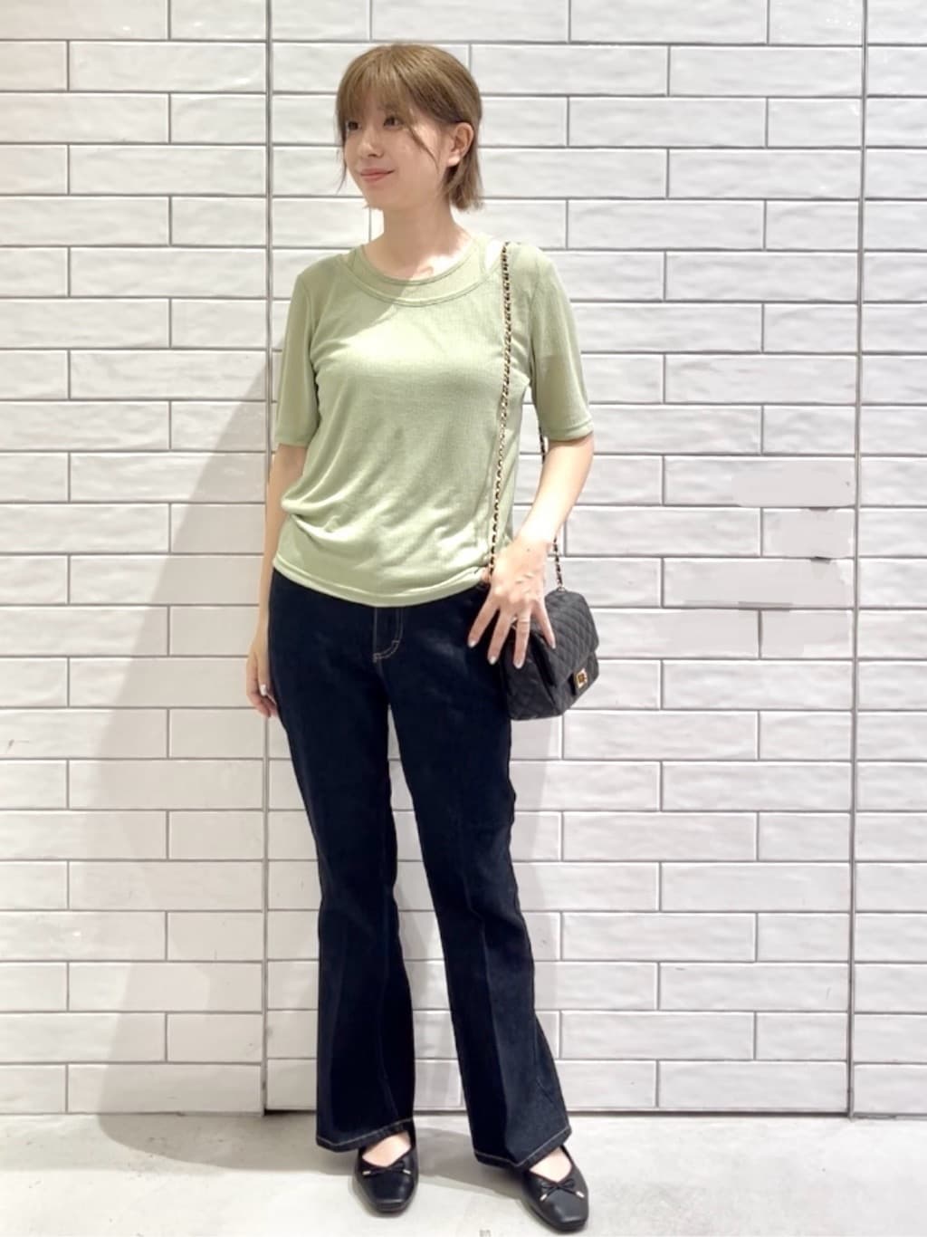 しおりさんの「OPAQUE.CLIP｜シアー刺繍レース前開きブラウス【洗濯機洗い可】」を使ったコーディネート
