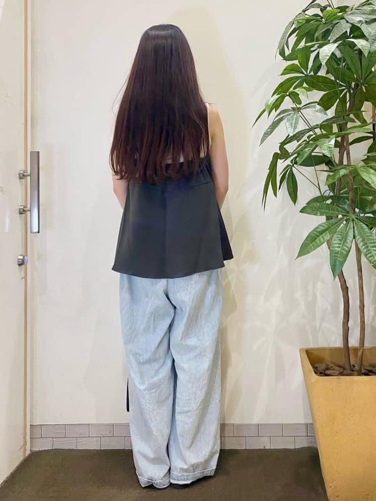 AYUMIさんの「SHOO･LA･RUE｜【S-LL/セットアップ可/ひんやり】女性らしさ溢れる ティアードキャミソール」を使ったコーディネート