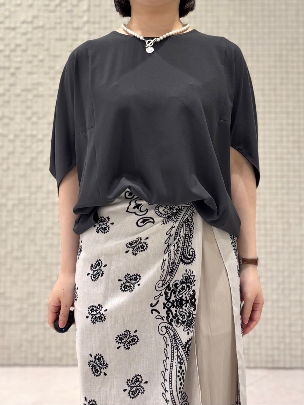 sakuさんの「INDIVI｜【体型カバー/SETUP可能】ジョーゼット　ドルマンブラウス」を使ったコーディネート