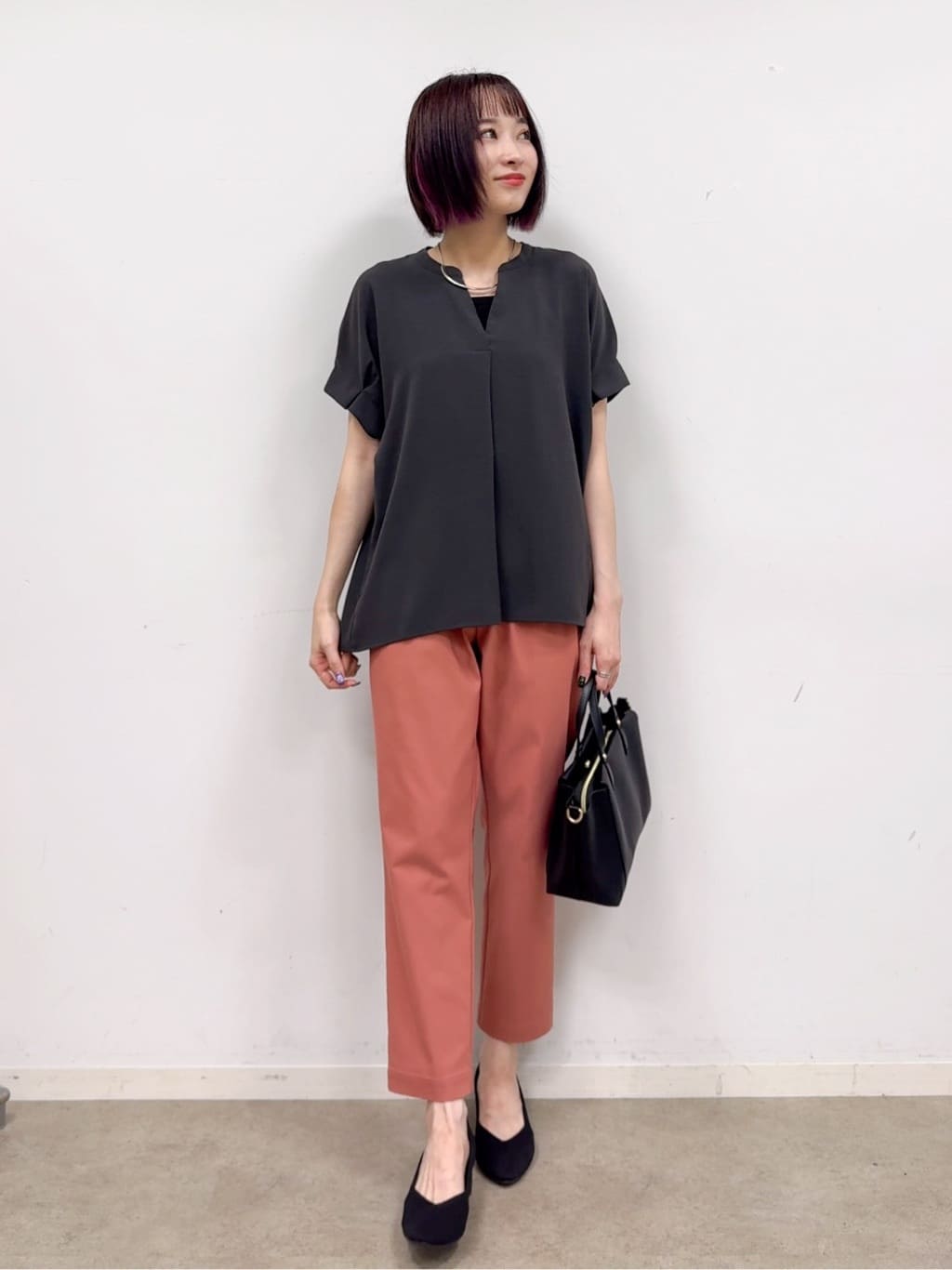 𝐜𝐡𝐢𝐤𝐚さんの「SHOO･LA･RUE｜【S-LL/セットアップ可/ひんやり】きちんと見えで上品 お袖タック スキッパーブラウス」を使ったコーディネート