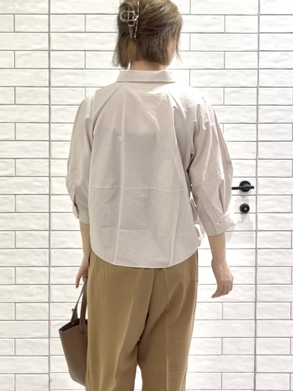 しおりさんの「OPAQUE.CLIP｜切替フォルムシャツ【洗濯機洗い可】」を使ったコーディネート