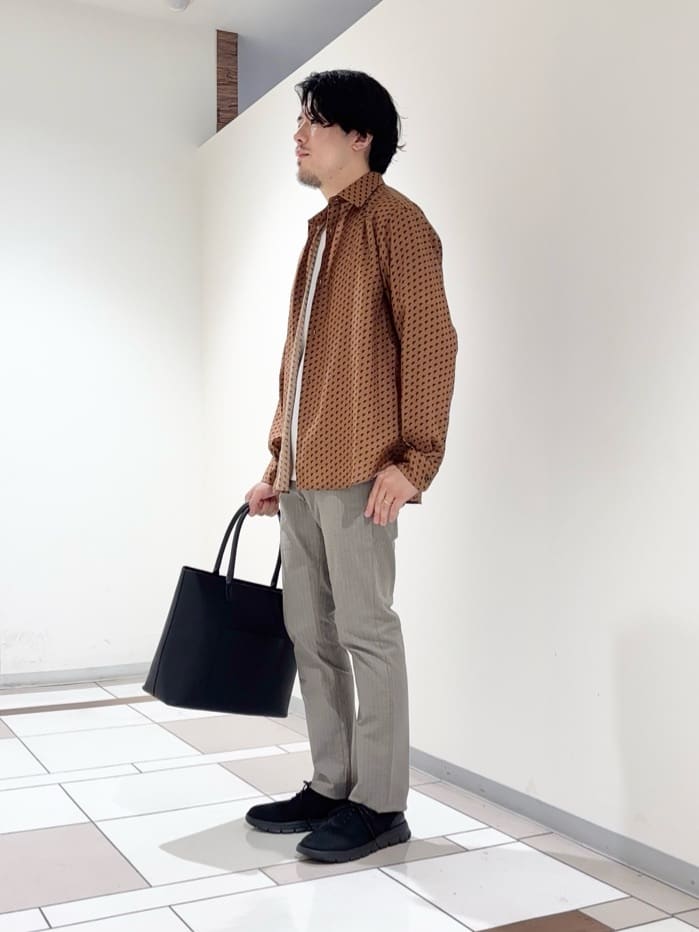 及川さんの「TAKEO KIKUCHI｜ボーラーハット柄 長袖シャツ」を使ったコーディネート