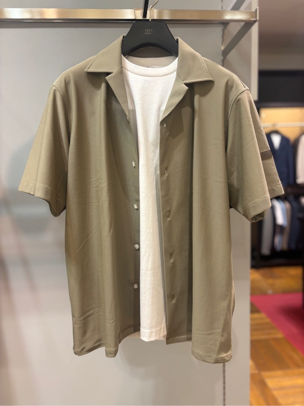 ヒナさんの「TAKEO KIKUCHI｜【COOL CITY WEAR】エアートール オープンカラーシャツ /接触冷感・通気性」を使ったコーディネート