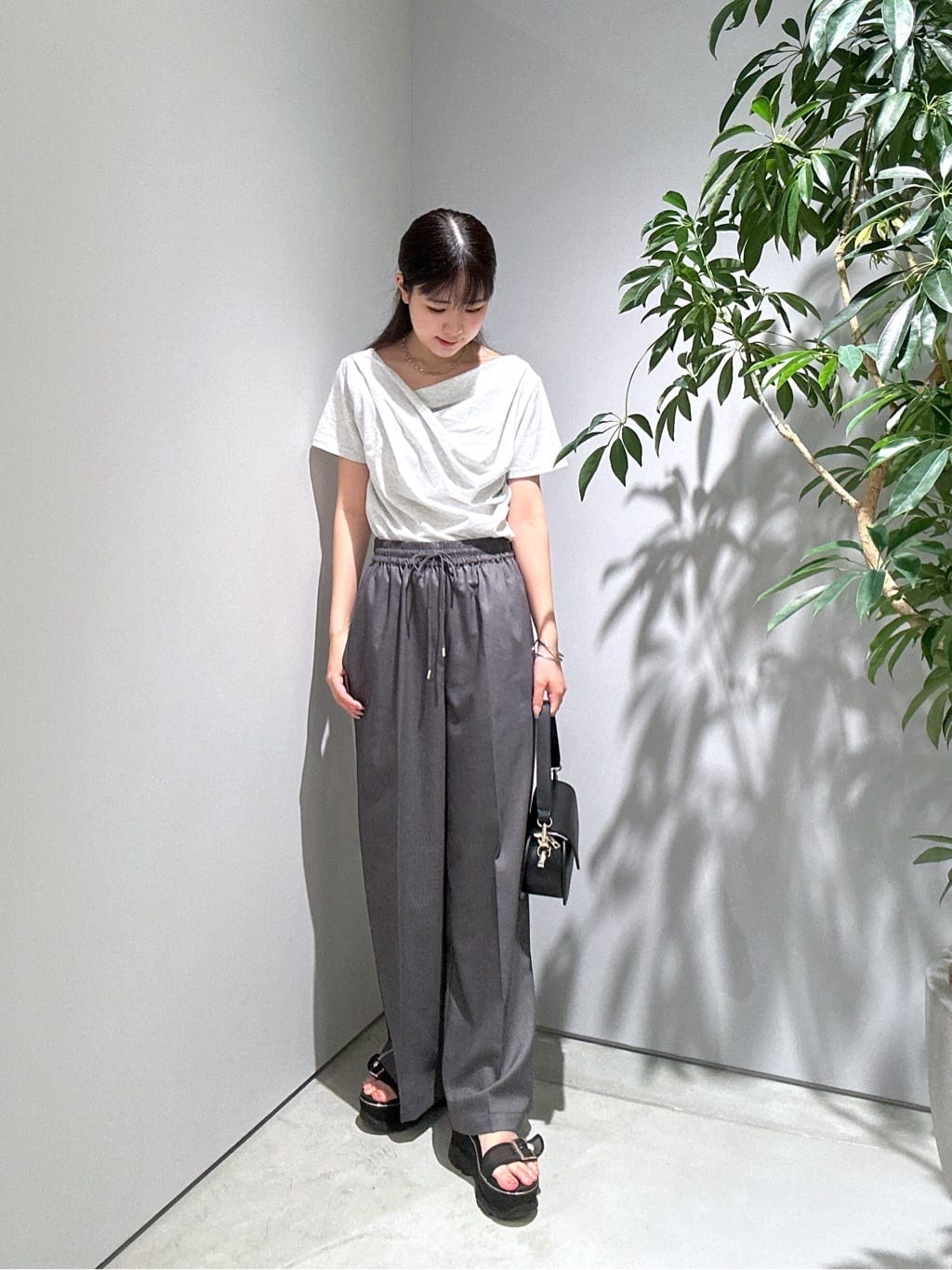 Renoさんの「INDIVI｜ドレープクロップドカットソー」を使ったコーディネート