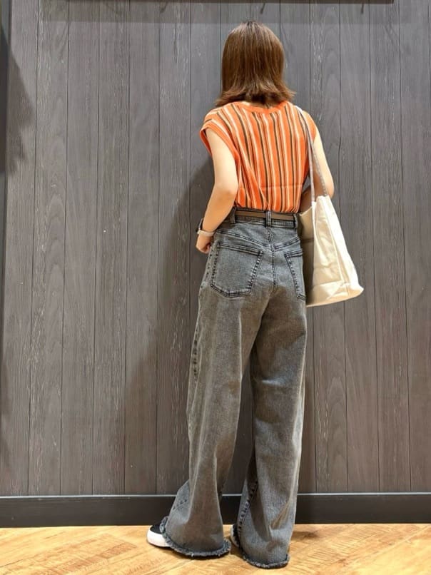 meiさんの「SHOO･LA･RUE｜【S-LL/裏ひんやり/ストレッチ】ワイドストレートデニムパンツ」を使ったコーディネート