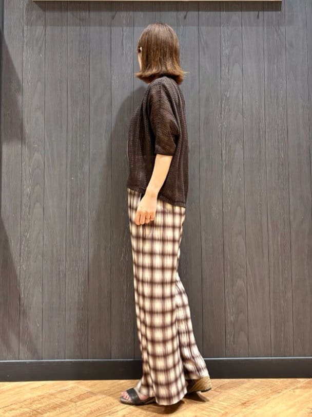 meiさんの「SHOO･LA･RUE｜【洗える/S-LL】季節の変わり目に 透かし柄が涼やか ジップブルゾン」を使ったコーディネート