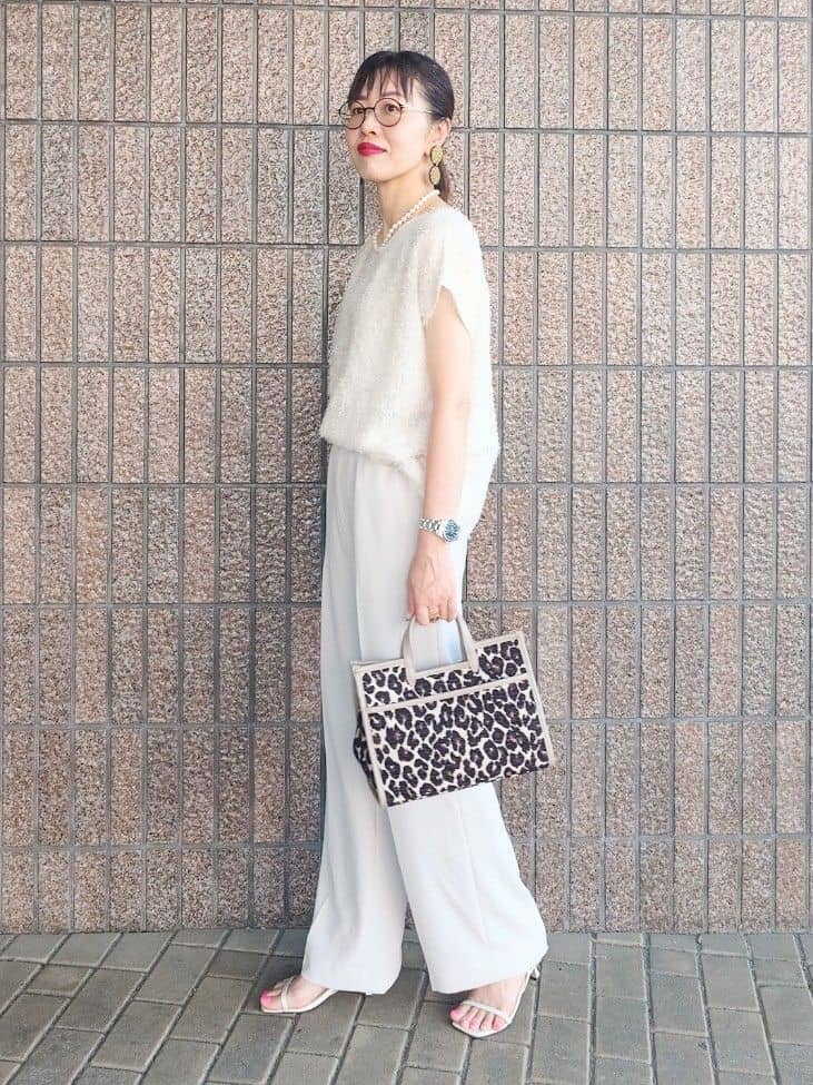 MUTSUKOさんの「UNTITLED｜【セットアップ可/洗える】フェザーフレンチスリーブブラウス」を使ったコーディネート