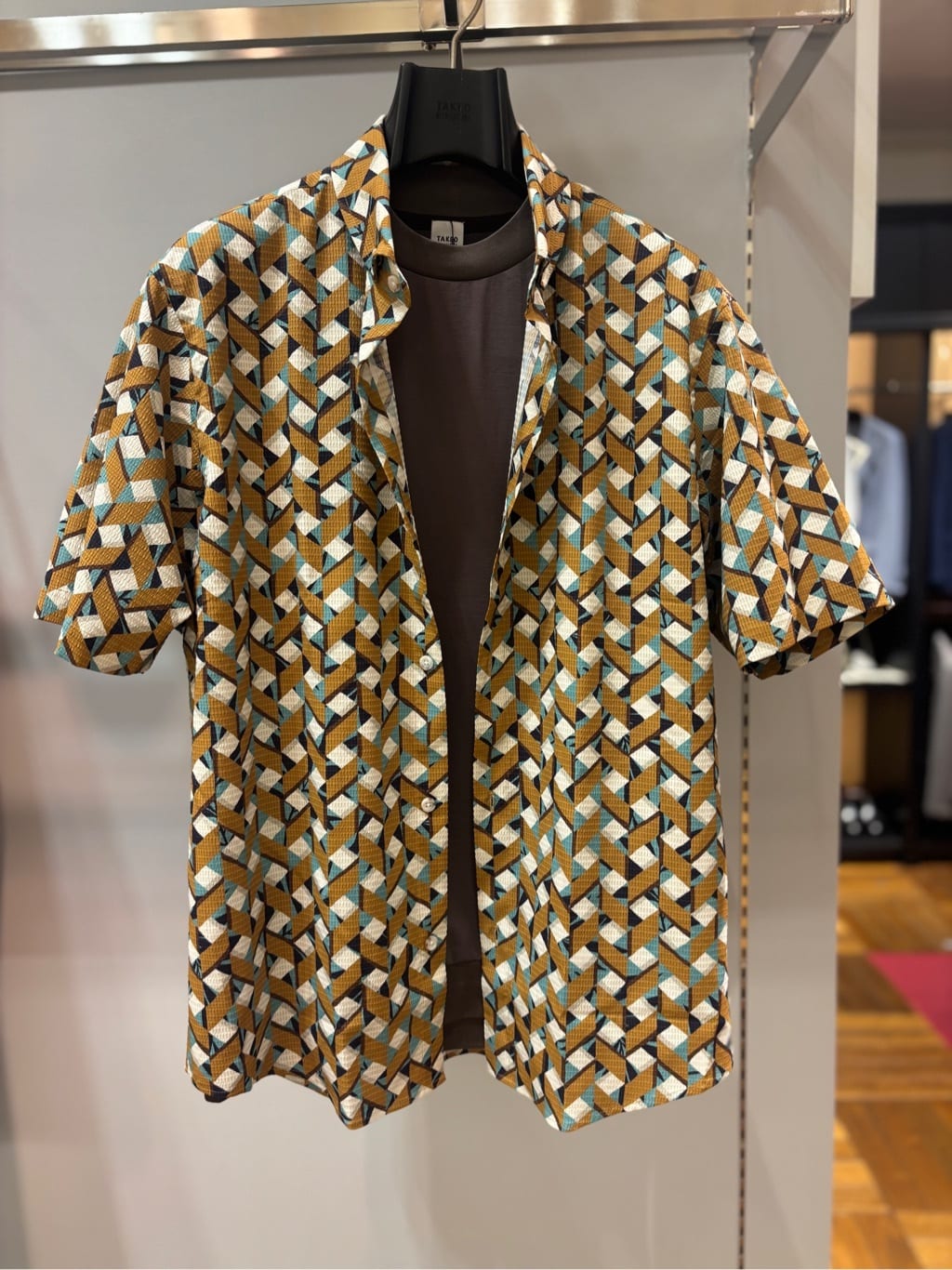 ヒナさんの「TAKEO KIKUCHI｜【COOL CITY WEAR】籠目アート柄 サッカーシャツ /通気性」を使ったコーディネート