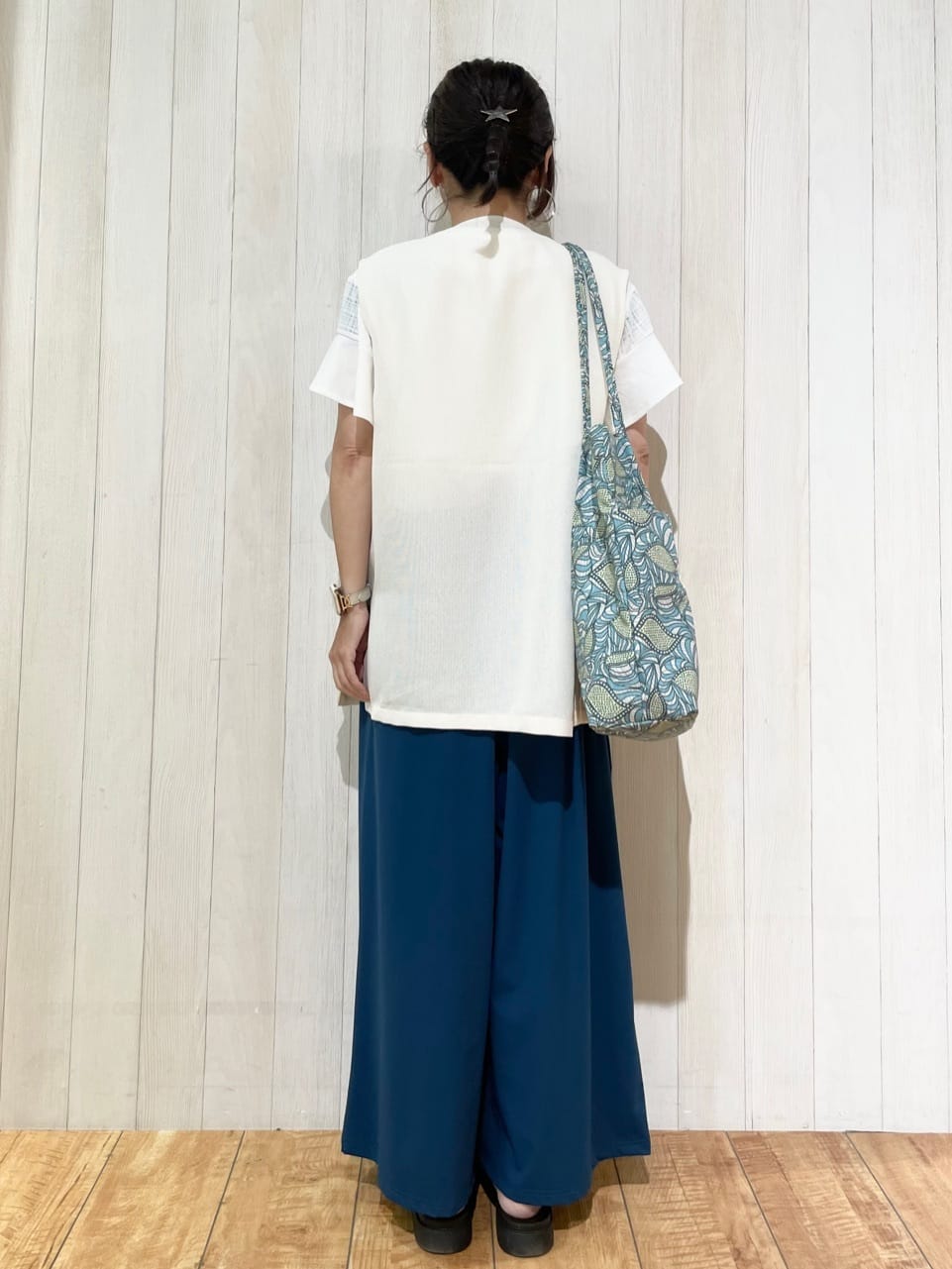 豆さんの「SHOO･LA･RUE｜【S-LL/軽量】さらさらストレッチ ガウチョパンツ」を使ったコーディネート