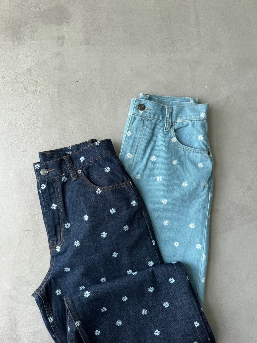 𝐜𝐡𝐢𝐤𝐚さんの「SHOO･LA･RUE｜【S-LL】周りと差がつく デイジー柄デニムワイドパンツ」を使ったコーディネート