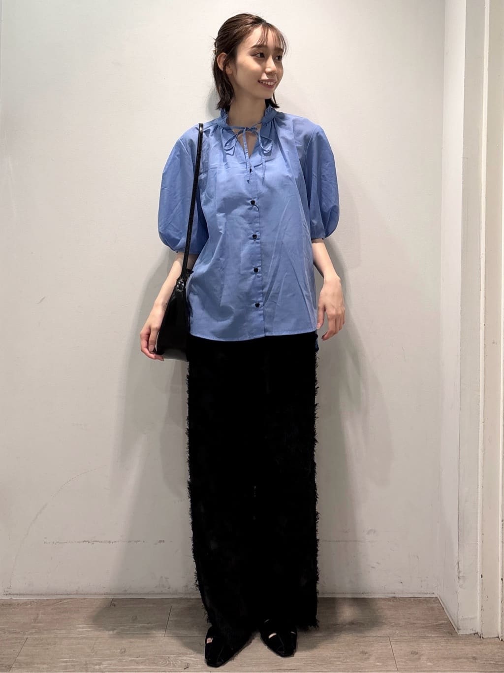 ぶまりんさんの「OPAQUE.CLIP｜シアーフリルネックブラウス【洗濯機洗い可】」を使ったコーディネート