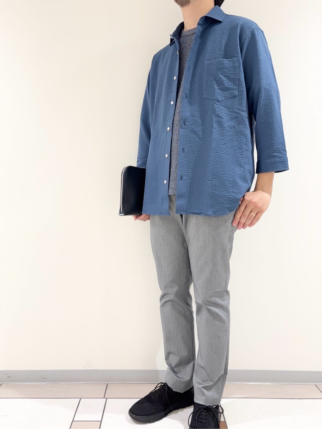 及川さんの「TAKEO KIKUCHI｜【全7サイズ&times;8色展開！】トップマルチヘリンボン パンツ」を使ったコーディネート