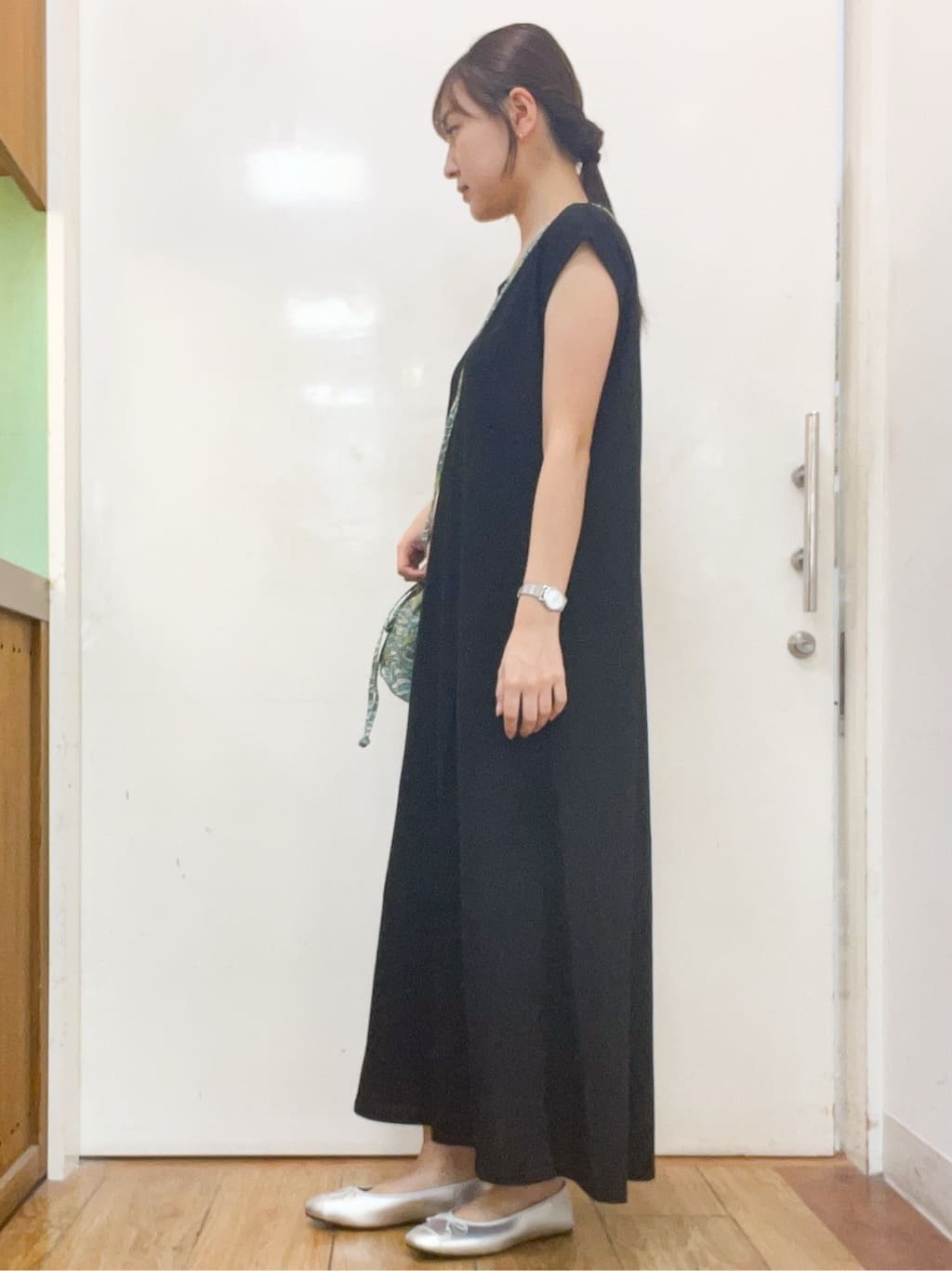sakiさんの「SHOO･LA･RUE｜【S-LL/ひんやり】切替ラインですっきりと 1枚で着られるロングワンピース」を使ったコーディネート