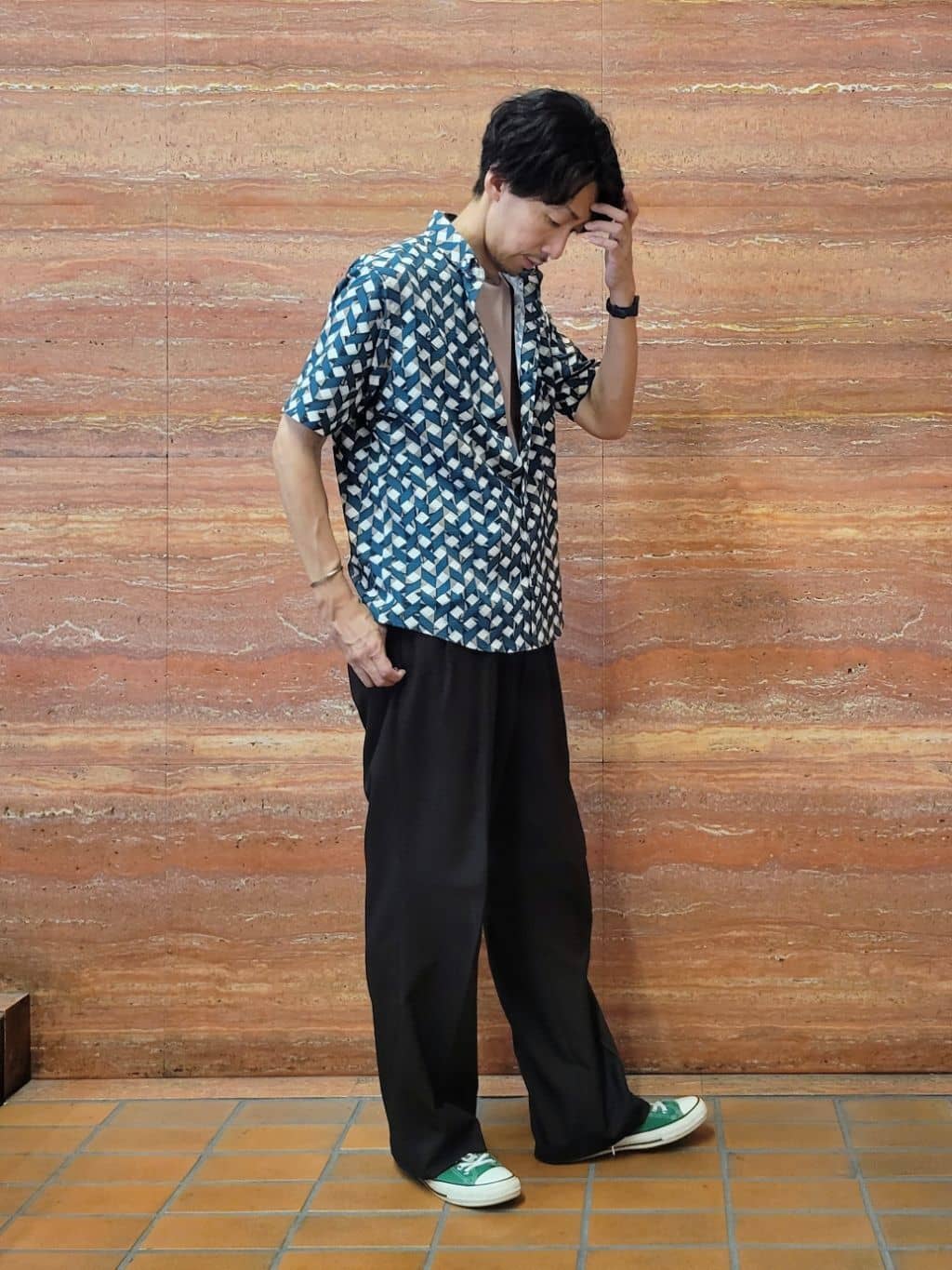 piroyaさんの「TAKEO KIKUCHI｜【COOL CITY WEAR】籠目アート柄 サッカーシャツ /通気性」を使ったコーディネート