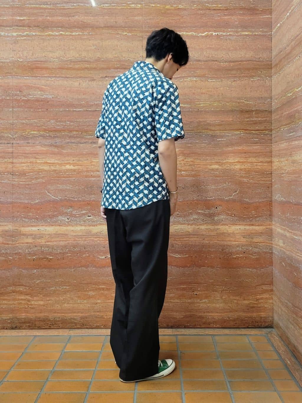 piroyaさんの「TAKEO KIKUCHI｜【COOL CITY WEAR】籠目アート柄 サッカーシャツ /通気性」を使ったコーディネート