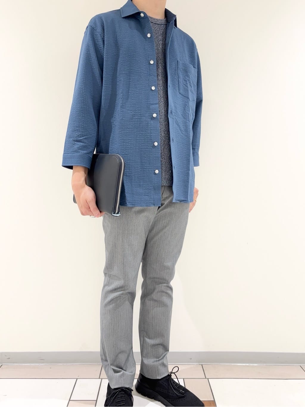 及川さんの「TAKEO KIKUCHI｜【全7サイズ&times;8色展開！】トップマルチヘリンボン パンツ」を使ったコーディネート