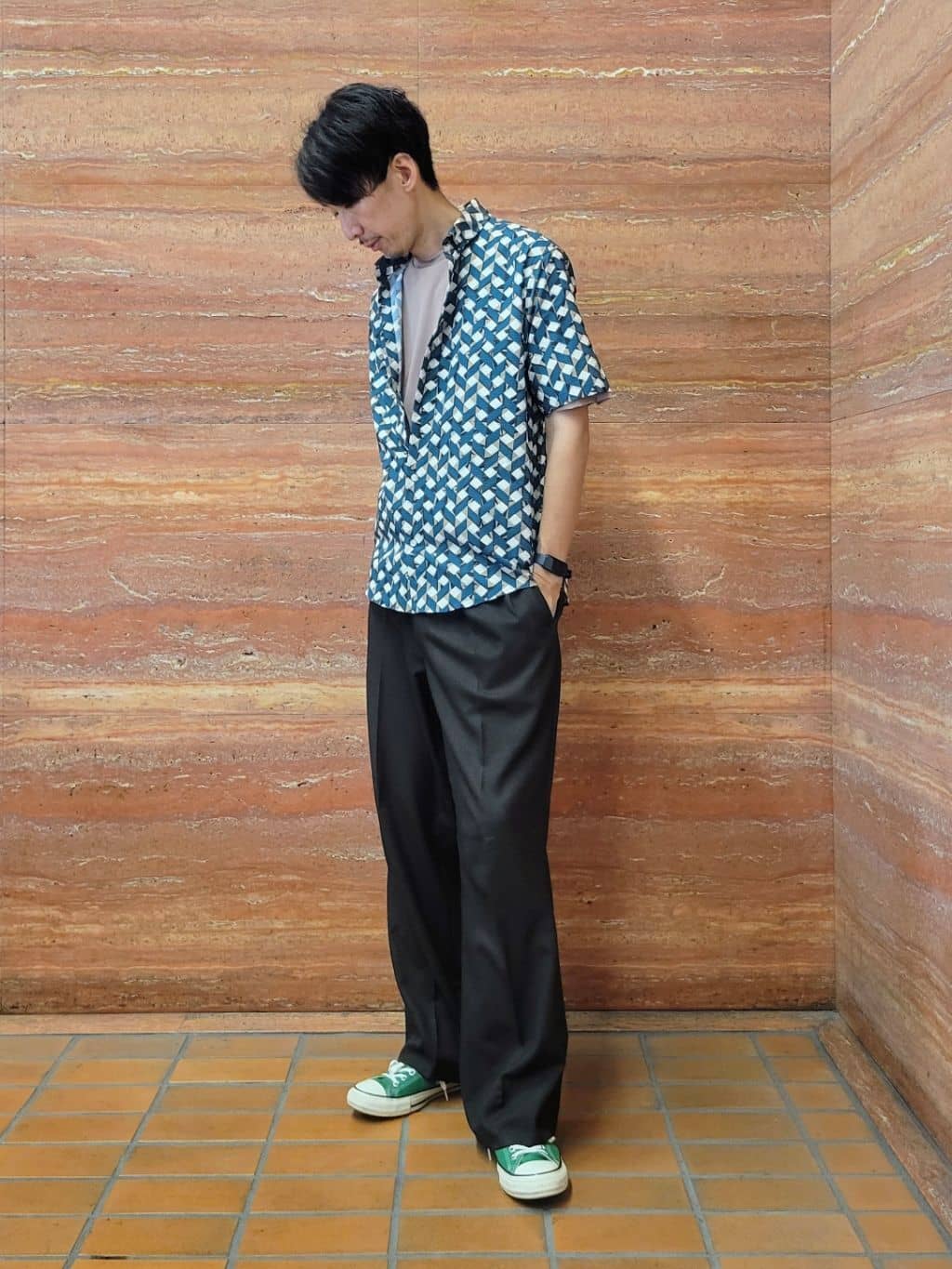 piroyaさんの「TAKEO KIKUCHI｜【COOL CITY WEAR】籠目アート柄 サッカーシャツ /通気性」を使ったコーディネート