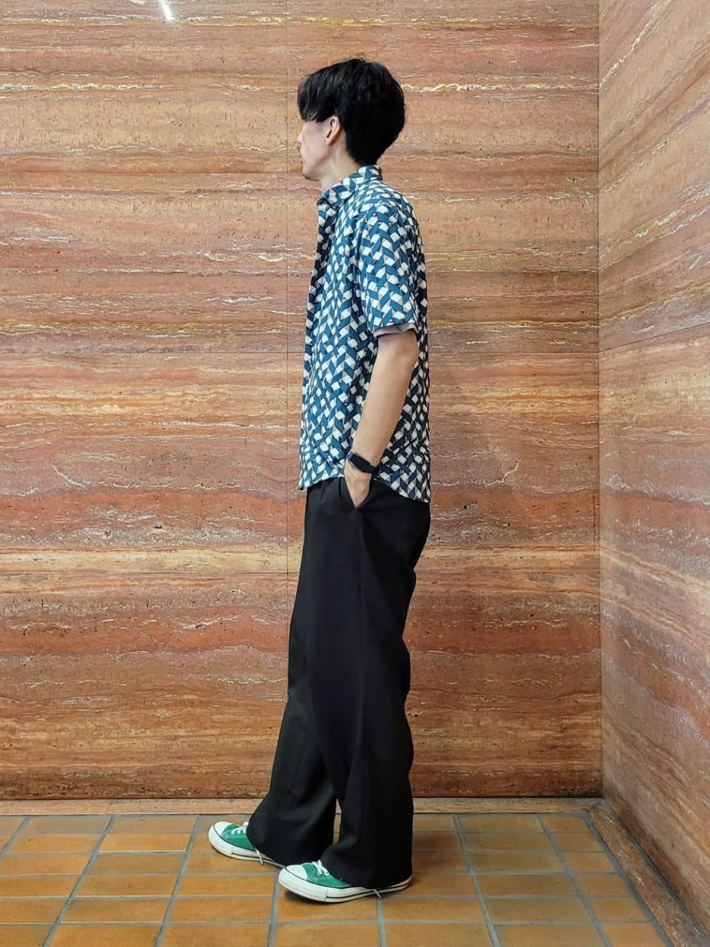piroyaさんの「TAKEO KIKUCHI｜【COOL CITY WEAR】籠目アート柄 サッカーシャツ /通気性」を使ったコーディネート
