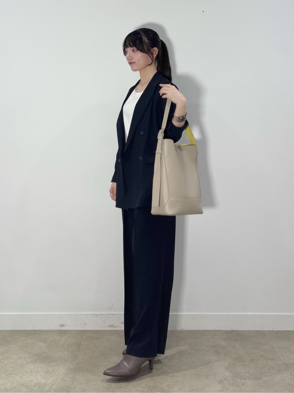 ibukiさんの「INDIVI｜【軽く羽織れる！】ダブルジャケット」を使ったコーディネート