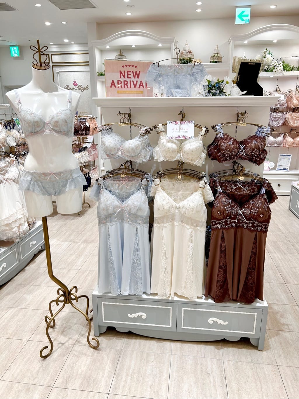 hachiさんの「Risa Magli｜キャシー ブラジャー （D-F） ＜サイドシェイプ＞」を使ったコーディネート