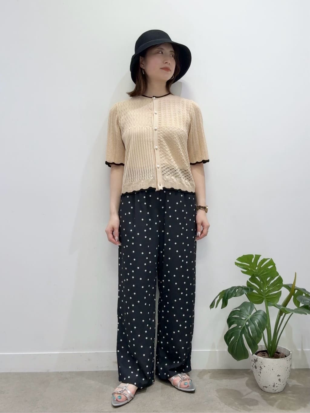 Suma Una本部スタッフさんの「SunaUna｜【リラクシー】ドット柄ワイドパンツ」を使ったコーディネート