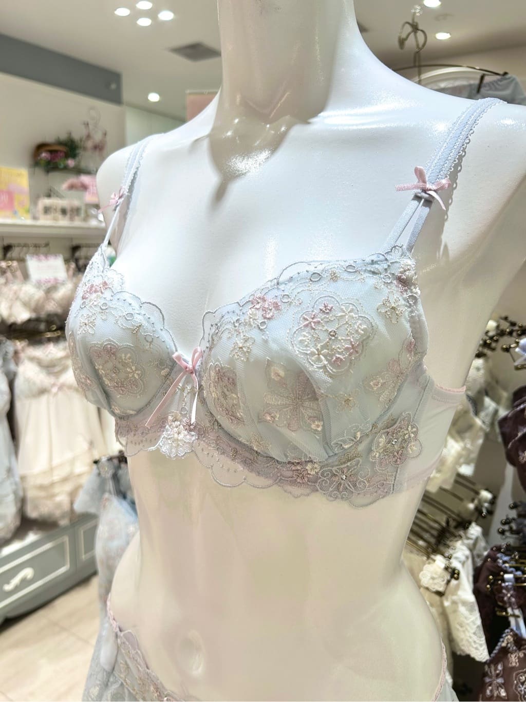 hachiさんの「Risa Magli｜キャシー ブラジャー （D-F） ＜サイドシェイプ＞」を使ったコーディネート