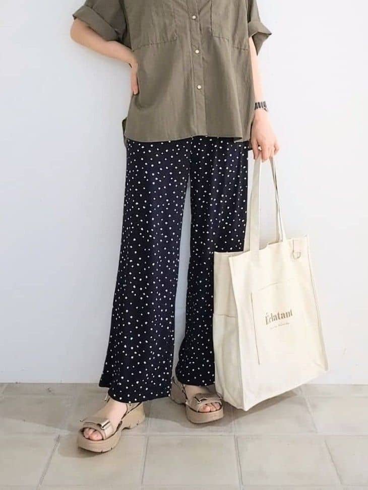 miomioさんの「SHOO･LA･RUE｜【ひんやり/選べる2柄】大人のリラックスコーデに プリント柄パンツ」を使ったコーディネート