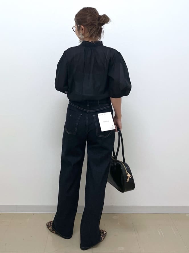 Akiさんの「OPAQUE.CLIP｜シアーフリルネックブラウス【洗濯機洗い可】」を使ったコーディネート