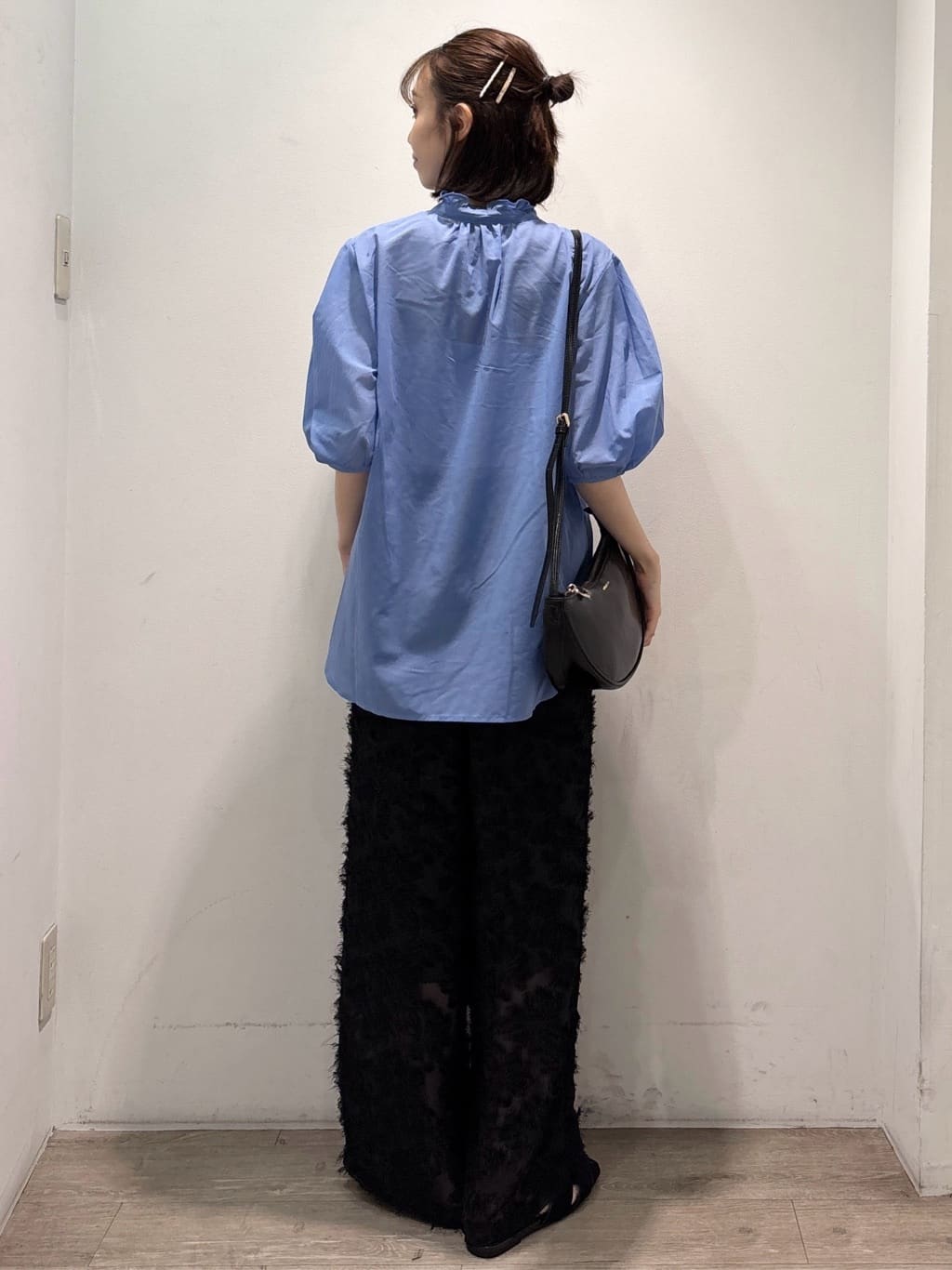 ぶまりんさんの「OPAQUE.CLIP｜シアーフリルネックブラウス【洗濯機洗い可】」を使ったコーディネート