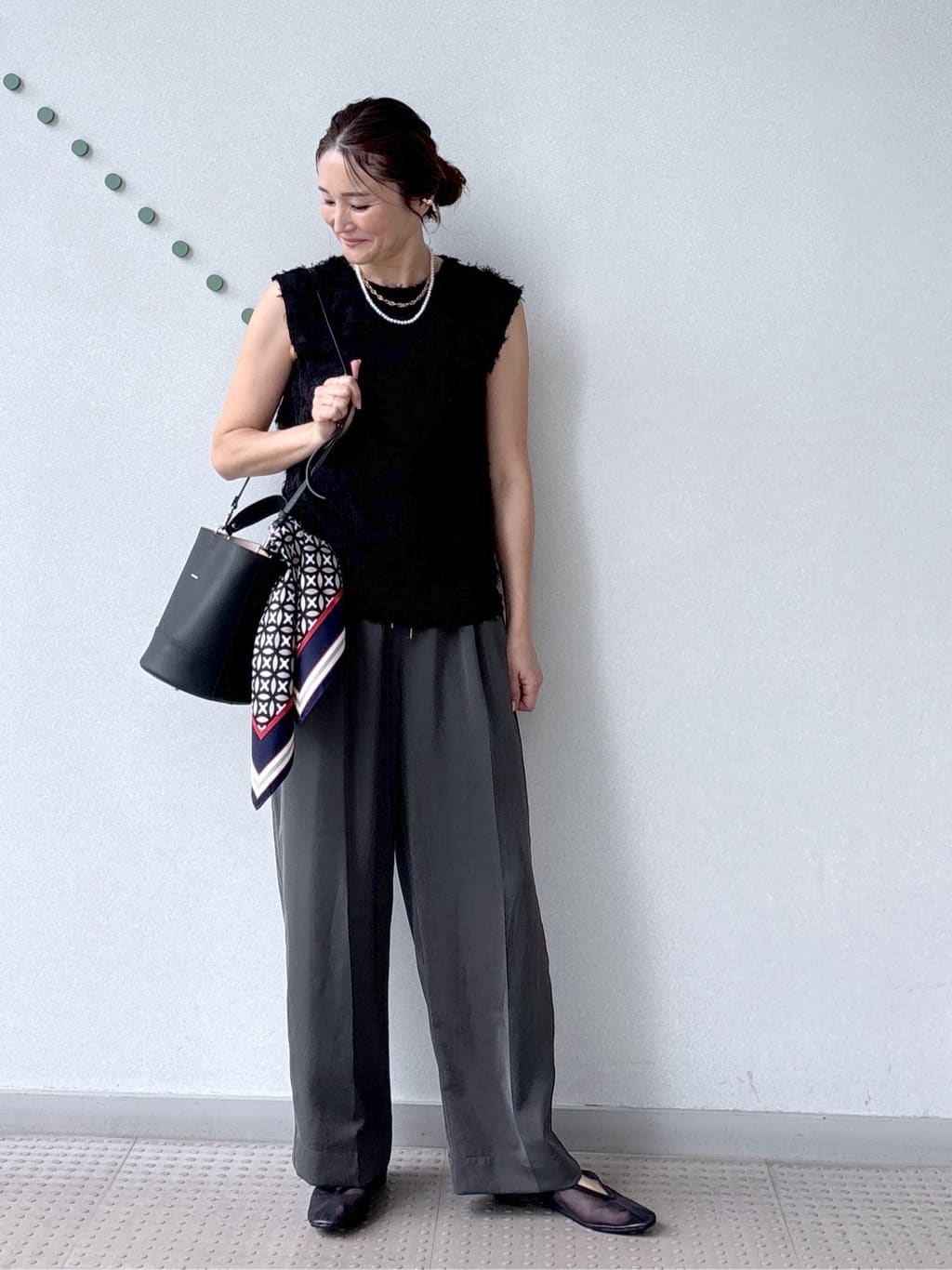 yoshikadoさんの「DRESSTERIOR｜シュリンクレザーバケットBAG」を使ったコーディネート