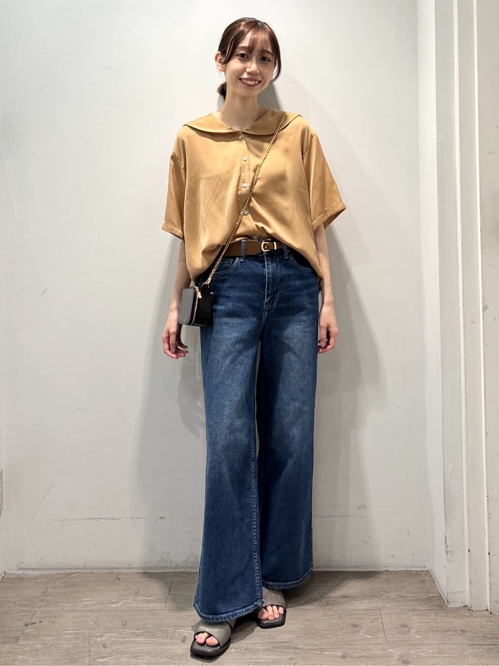 ぶまりんさんの「OPAQUE.CLIP｜ヴィンテージサテンセーラーカラーブラウス【洗濯機洗い可】」を使ったコーディネート
