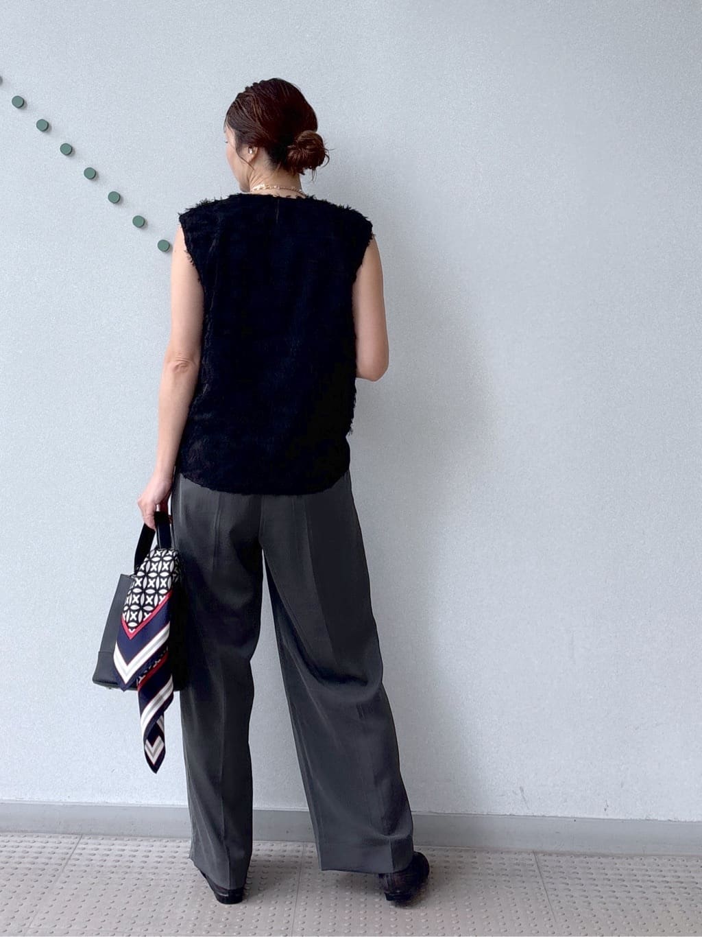 yoshikadoさんの「DRESSTERIOR｜シュリンクレザーバケットBAG」を使ったコーディネート