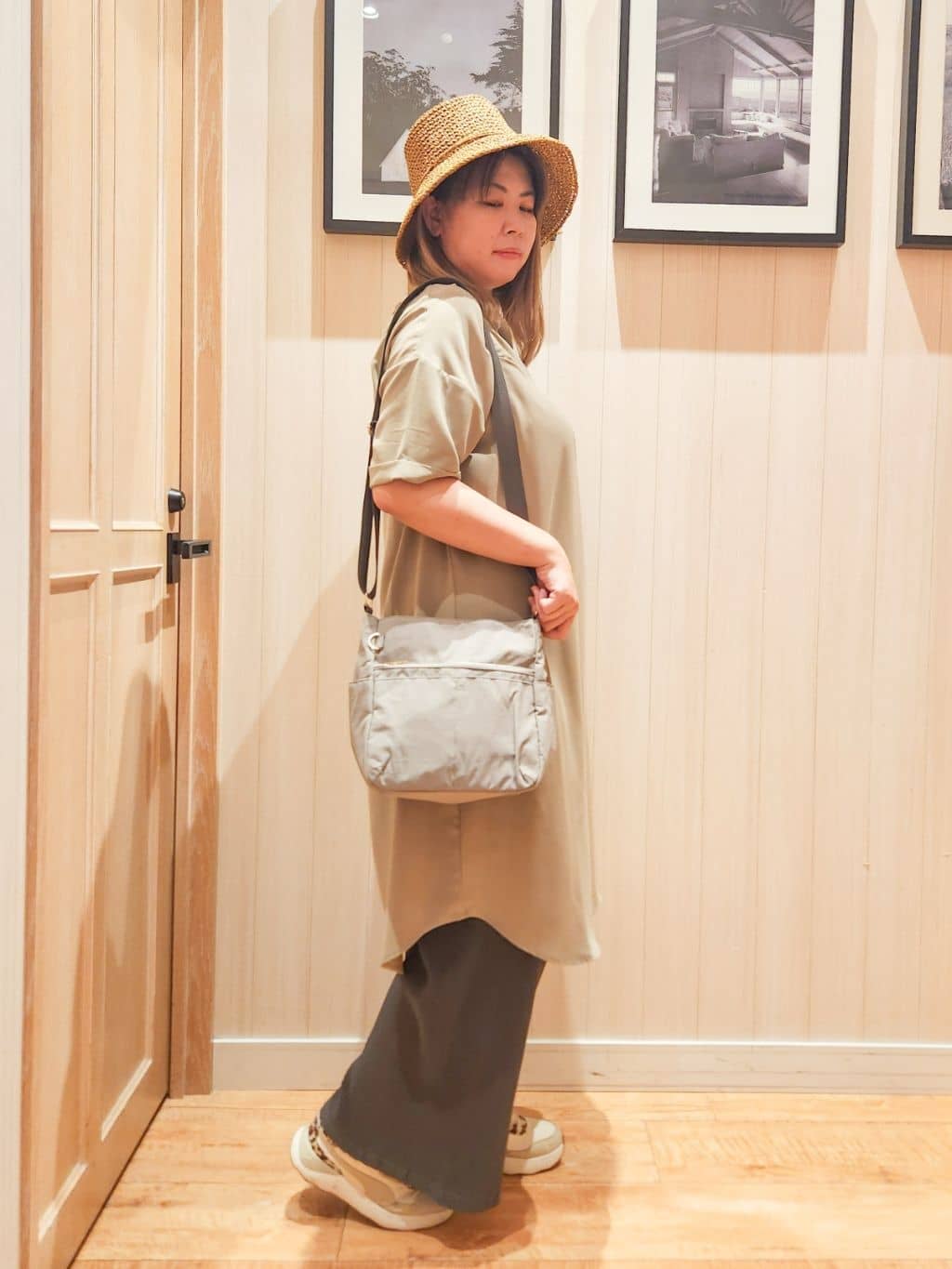 れーやんさんの「SHOO･LA･RUE｜【S-LL/洗濯後しわになりにくい/体型カバー】後ろ姿もサマになる バックレースアップチュニック」を使ったコーディネート