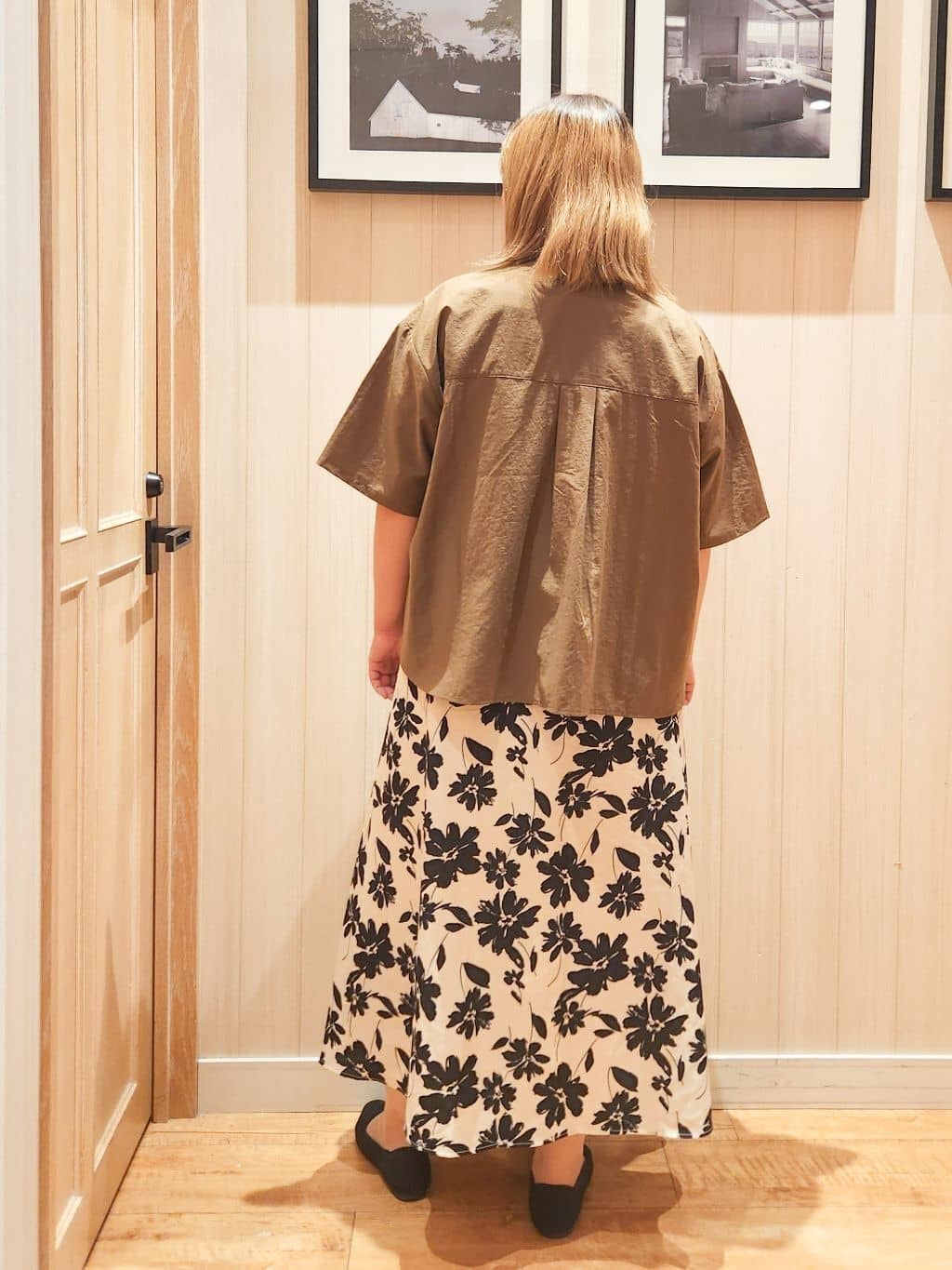 れーやんさんの「SHOO･LA･RUE｜【S-LL/汗ジミ軽減/ひんやり/UV】体型カバーに タック入りドルマントップス」を使ったコーディネート