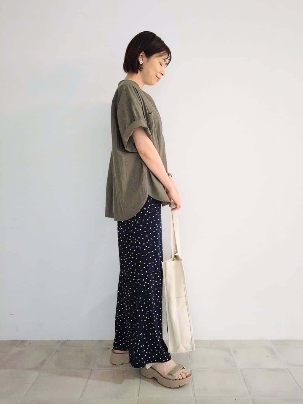 miomioさんの「SHOO･LA･RUE｜【ひんやり/選べる2柄】大人のリラックスコーデに プリント柄パンツ」を使ったコーディネート