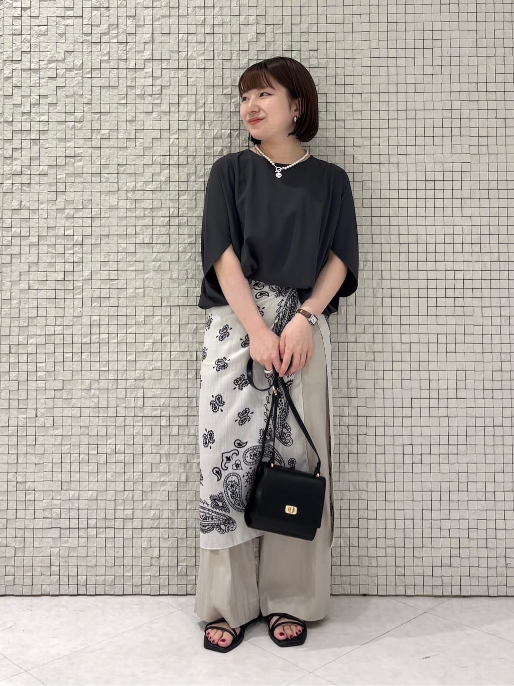 sakuさんの「INDIVI｜【体型カバー/SETUP可能】ジョーゼット　ドルマンブラウス」を使ったコーディネート