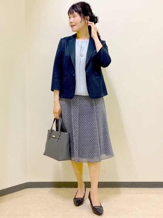  beni_gingerさんの「Reflect｜【一枚着で着映え◎／ジャケットのインナーにも】フロント開きブラウス」を使ったコーディネート