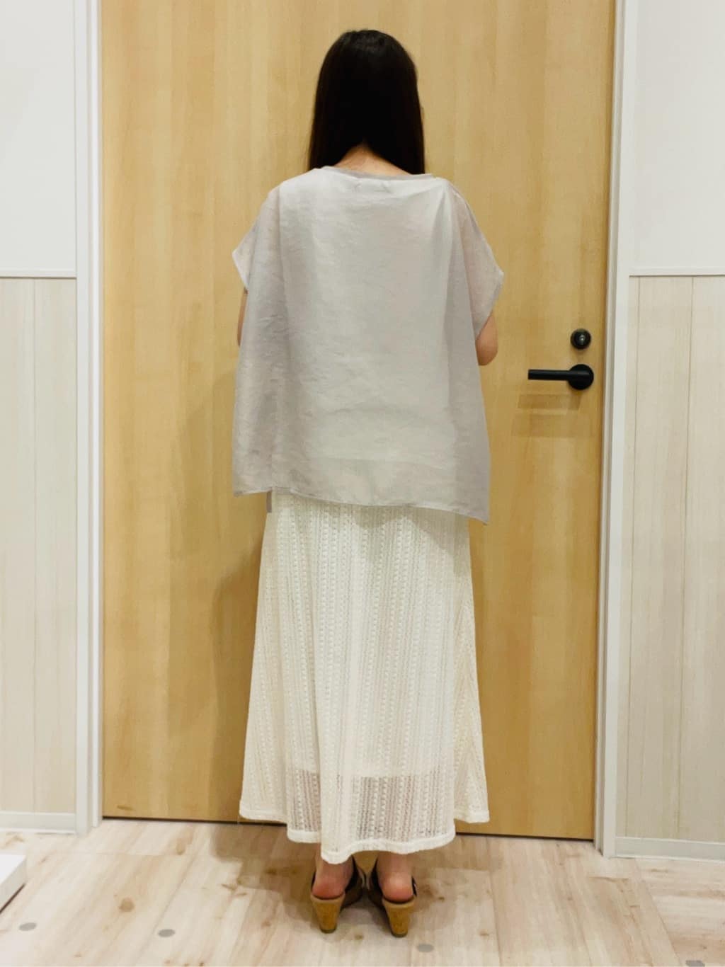 minamiさんの「SHOO･LA･RUE｜【洗える/S-LL】上品なシアー感 レイヤード風トップス」を使ったコーディネート