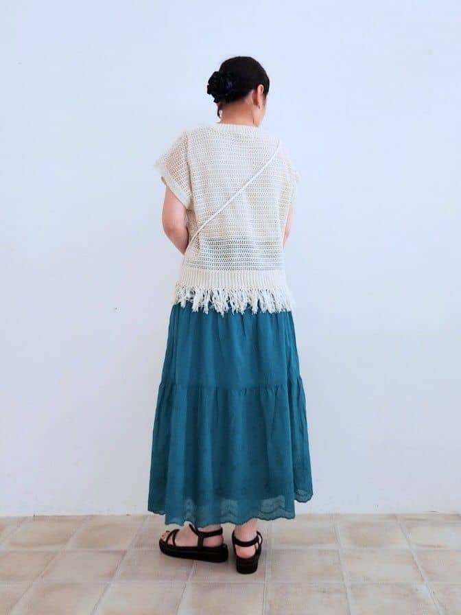 くまさんの「SHOO･LA･RUE｜【S-LL】裾フリンジマクラメVネックニット」を使ったコーディネート