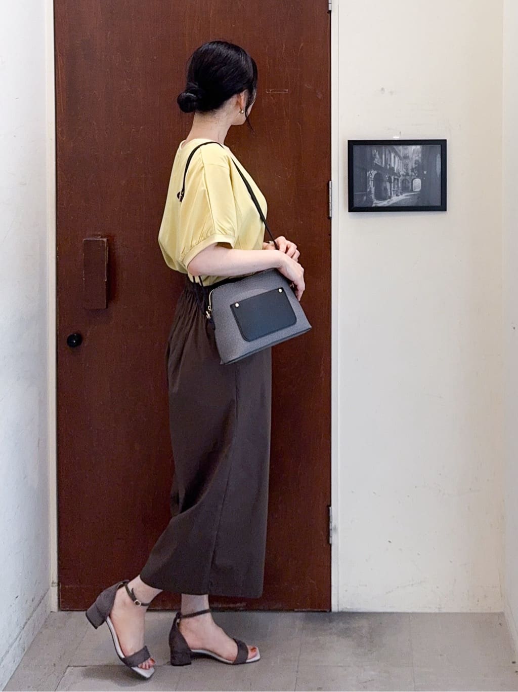 𝐇𝐢𝐫𝐨𝐦𝐢さんの「SHOO･LA･RUE｜【ひんやり/洗濯後しわになりにくい】リブ切り替えドルマンブラウス」を使ったコーディネート