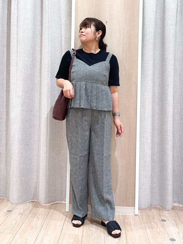 naoさんの「grove｜【2点SET/体型カバー】夏から秋まで着まわせる！プリーツビスチェセットアップ」を使ったコーディネート